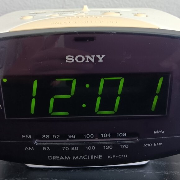 Sony Dream Machine - Alarm Clock Radio - ICF-C111 - White - Picture 1 of 5